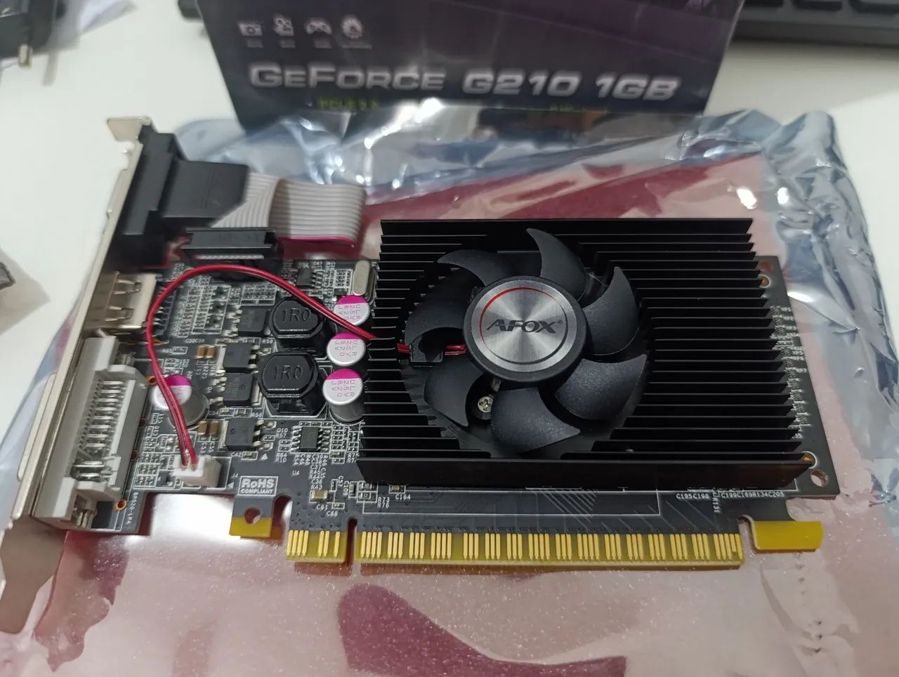 Placa de Vídeo Nvidia GeForce GT 210 - Foto 2