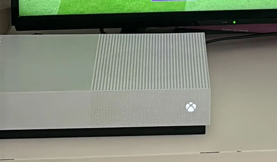 XBOX ONE S 1TB