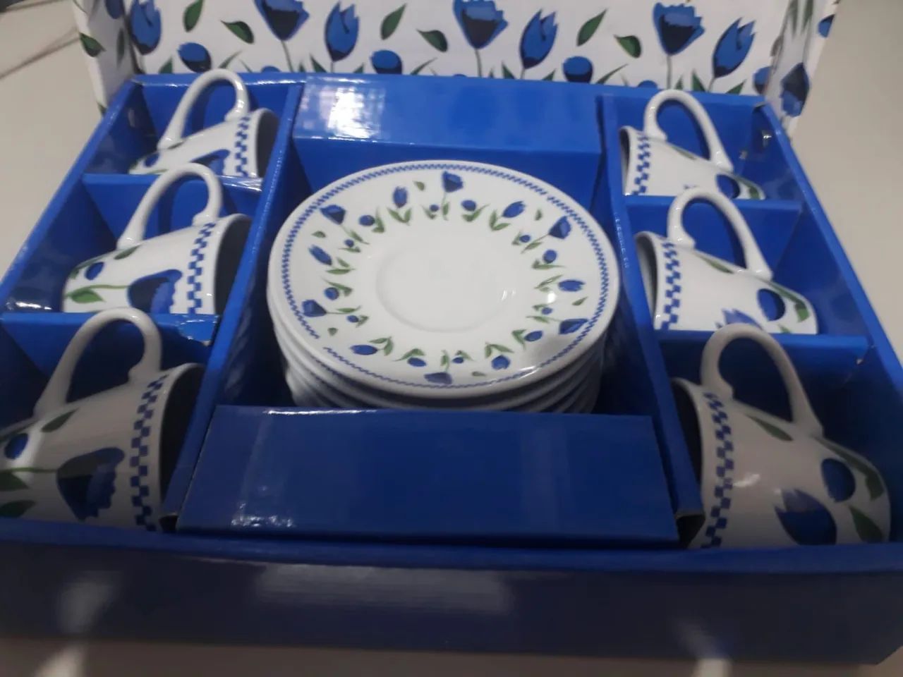 Caixa com 6 xícaras para café 