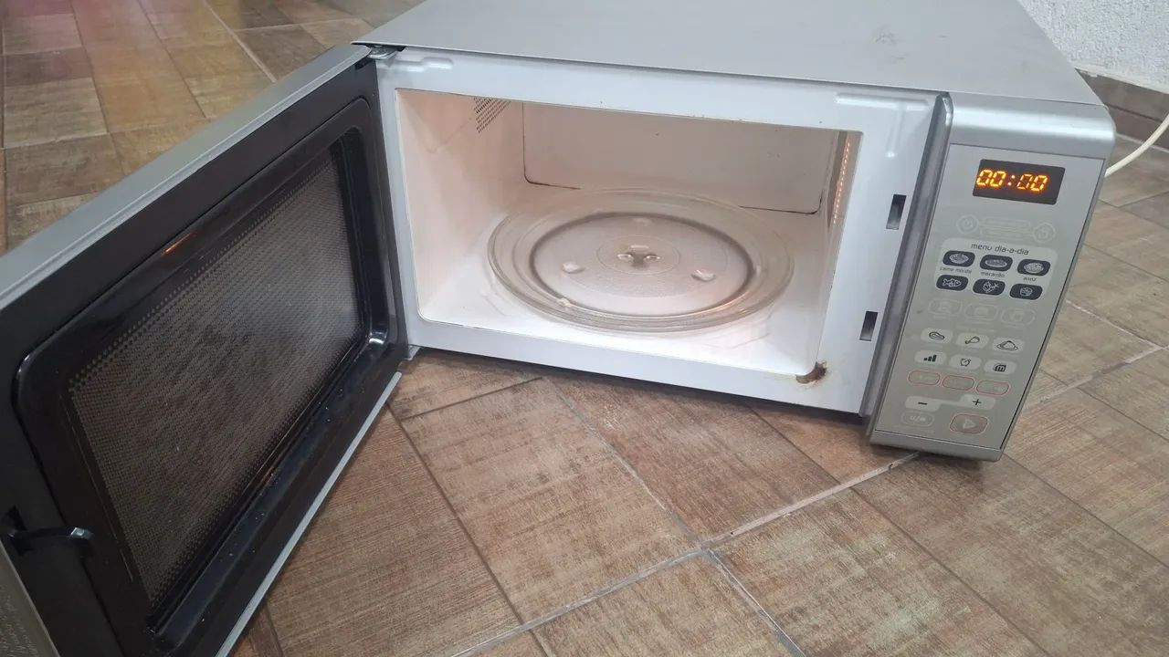 Microondas Brastemp Ative 30 Litros Cinza (BMA30) - Funcionando Perfeitamente - Foto 2