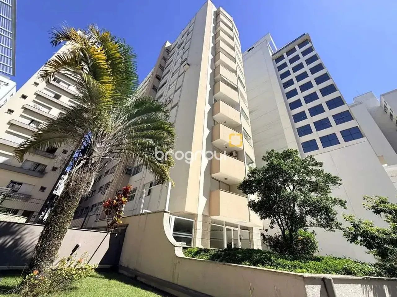Apartamento com 2 quartos, reformado no Centro de Florianópolis | Próximo ao Colégio Catar