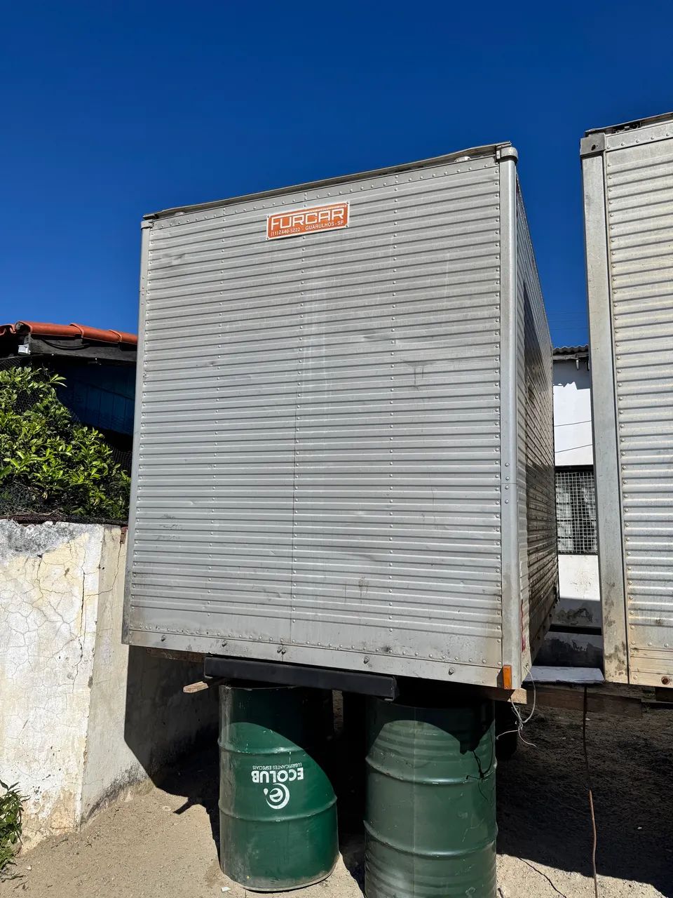 Baú com porta lateral 