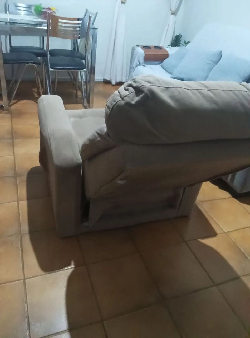 Poltrona da mamãe com defeito no encosto  - Foto 4
