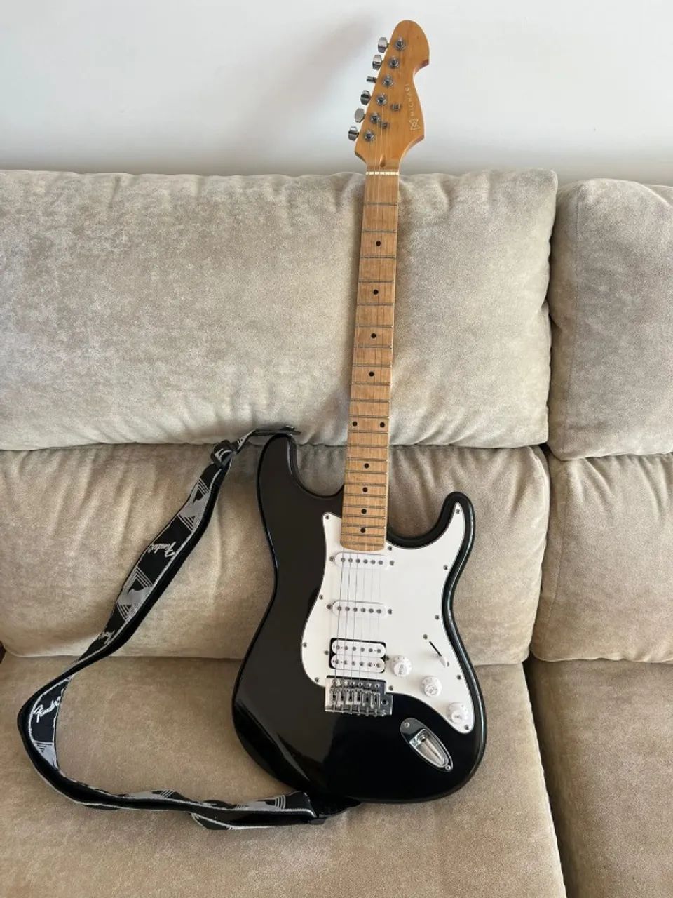 Guitarra Stratocaster Michael GM222N MBK