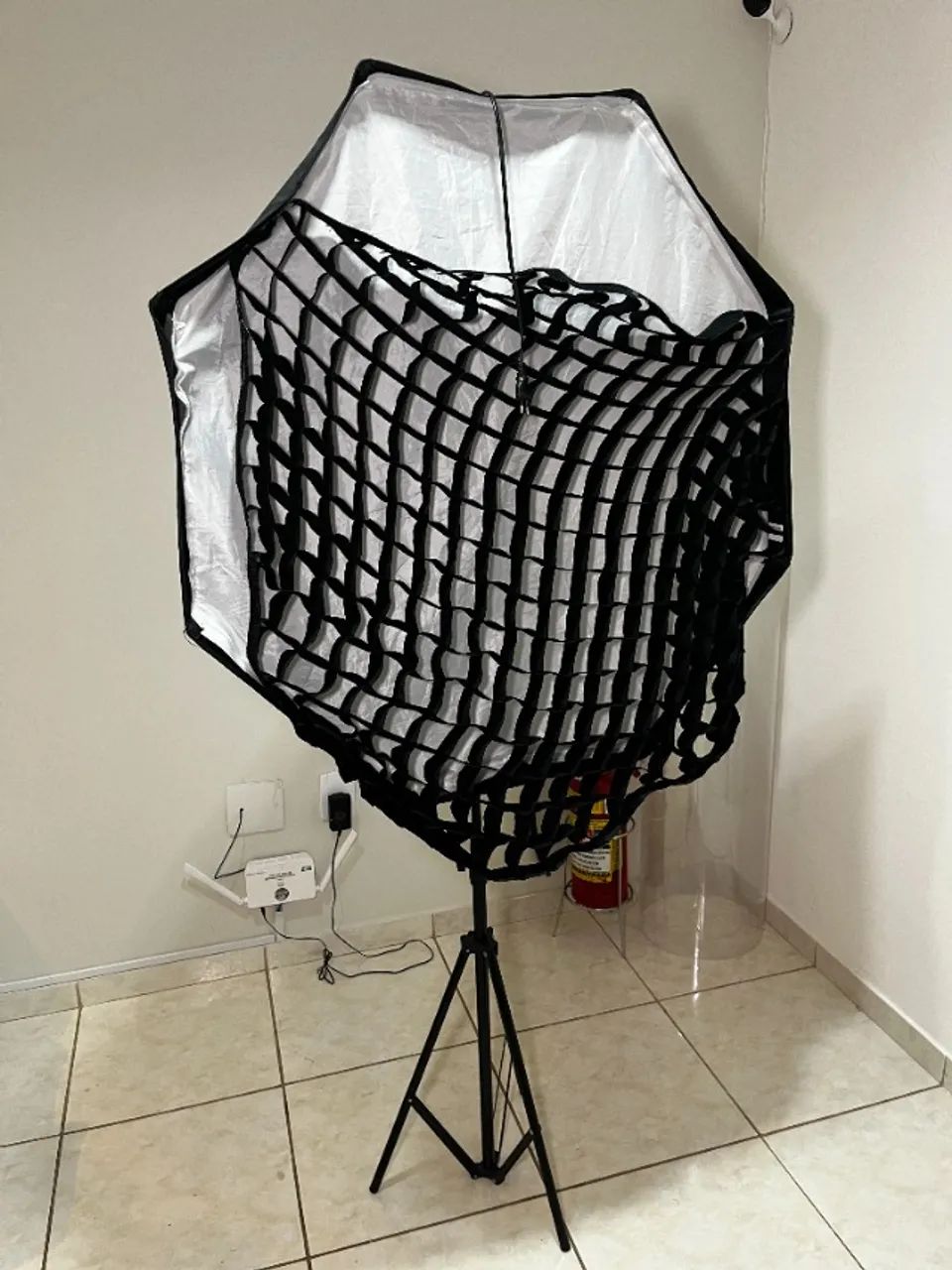 Kit Iluminação Godox Softbox Guarda-Chuva Tripé Lâmpada LED e Controle - Foto 3