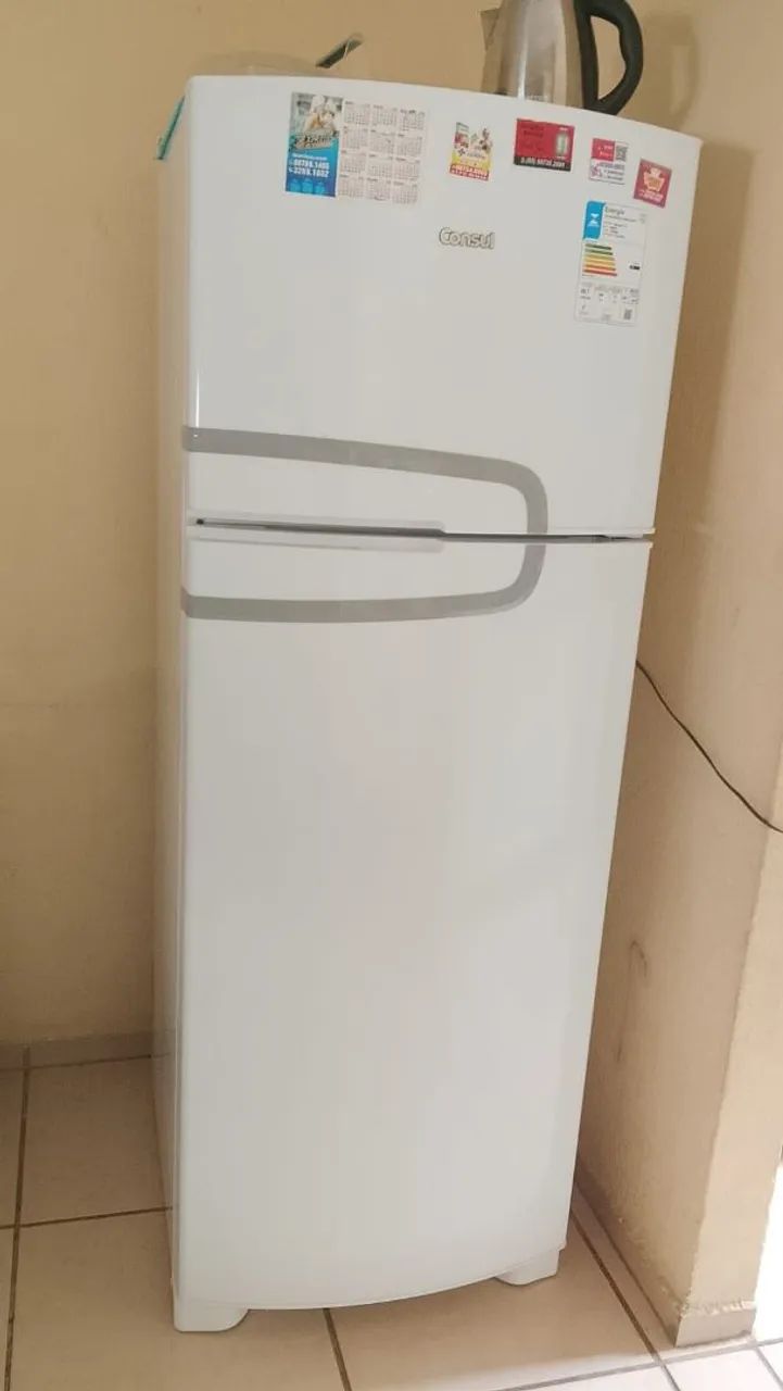 GELADEIRA SEMI NOVA 
