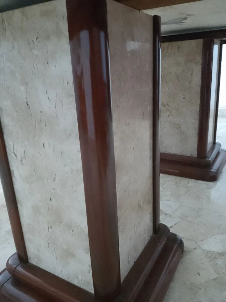 Jogo de sala de jantar com madeira e mármore - Foto 2