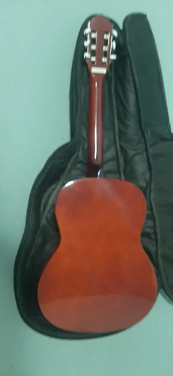 Violão com cordas já trocadas com case e 2 palhetas - Foto 4