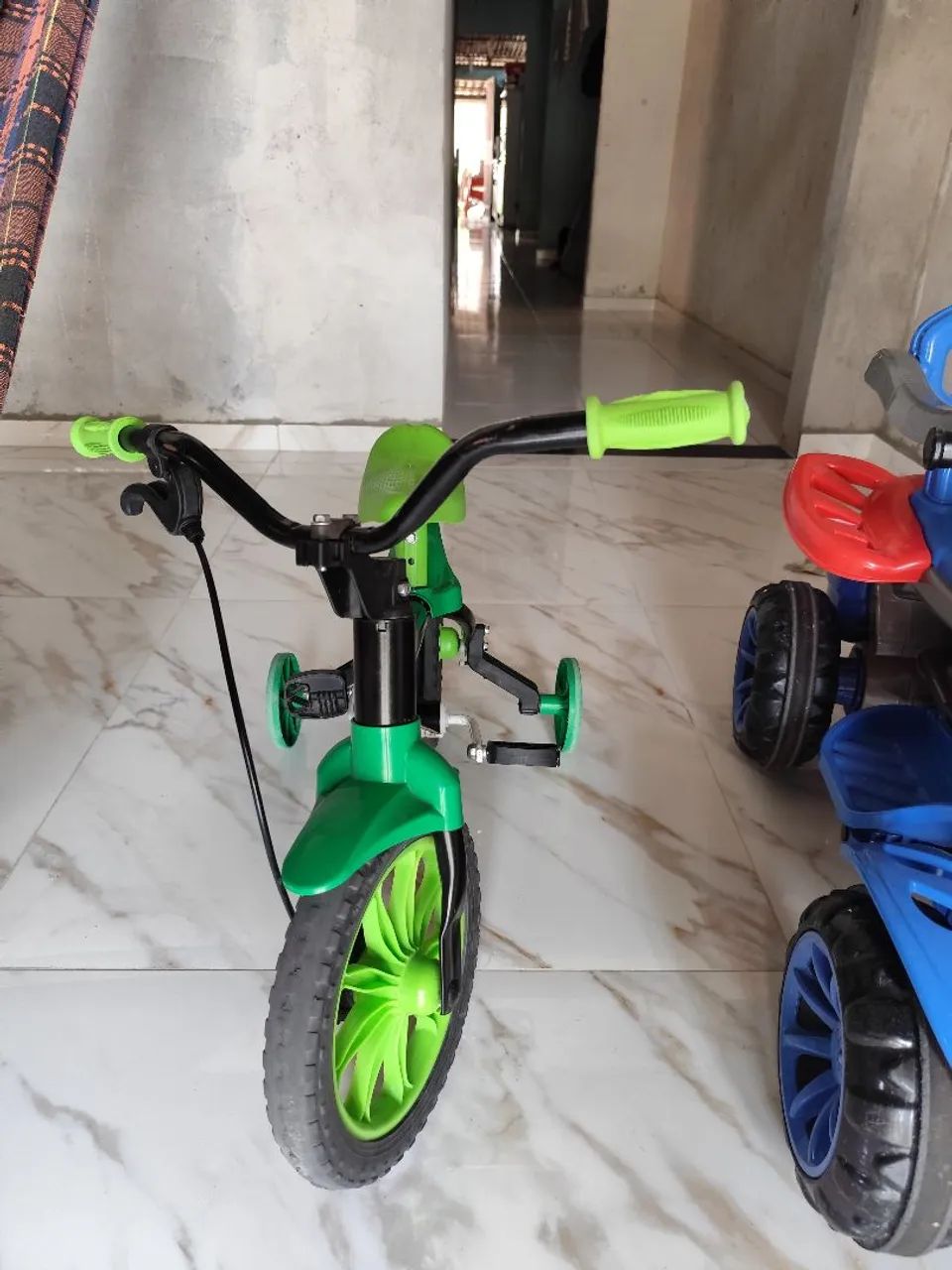 Carro de passeio e bicicleta  - Foto 3