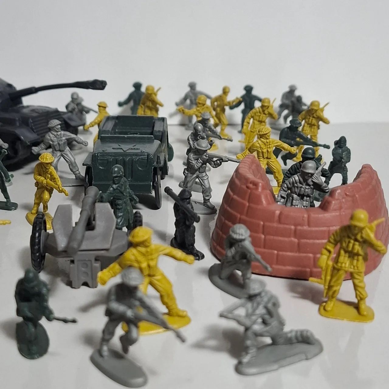 47 soldadinhos de plástico + 4 itens VINTAGE - Foto 2