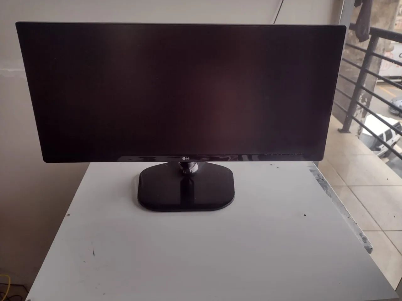 Monitor LG 25 polegadas funcionando 