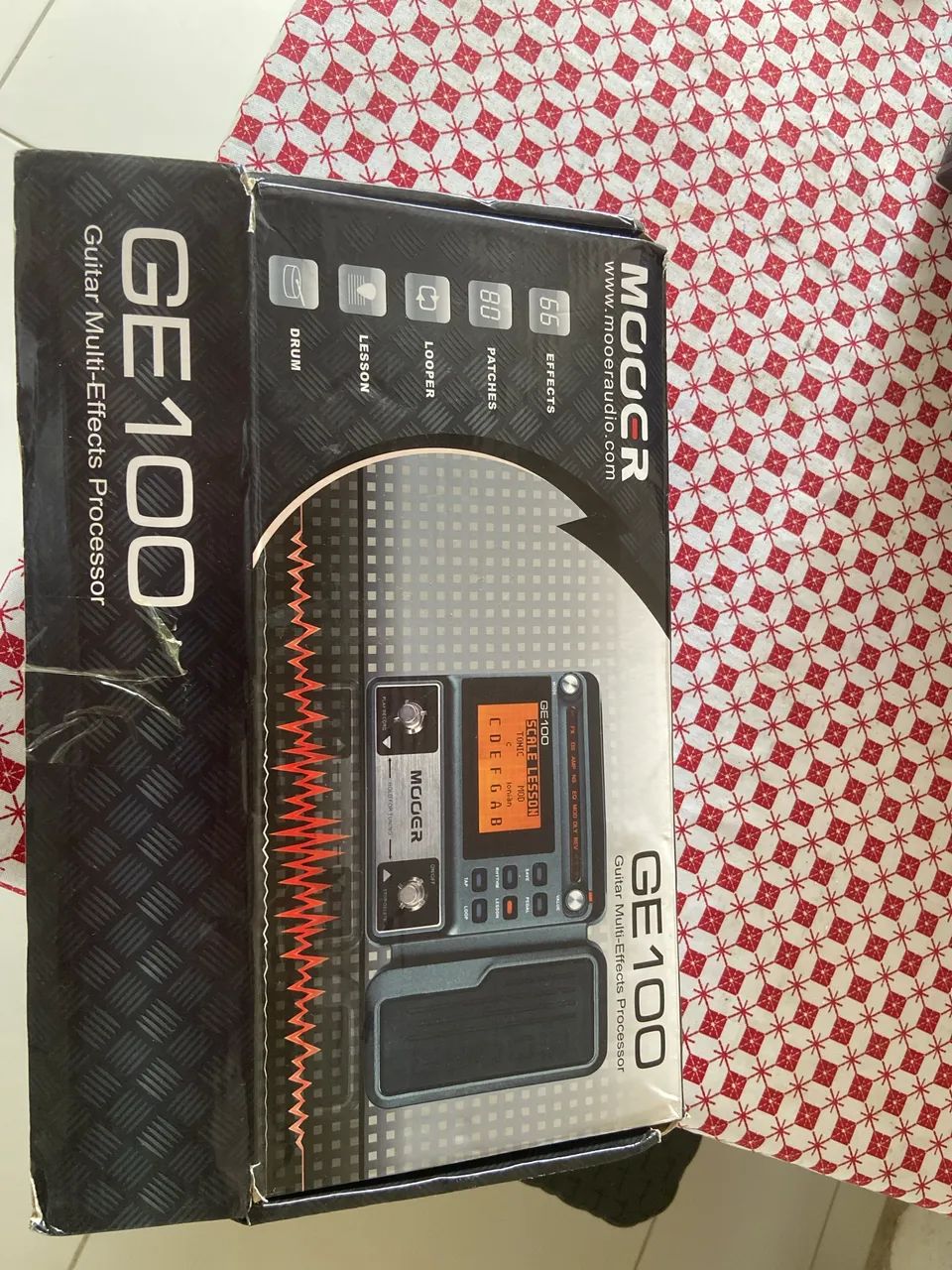 Vendo duas pedaleira. Mooer ge100 e o pedal ir box