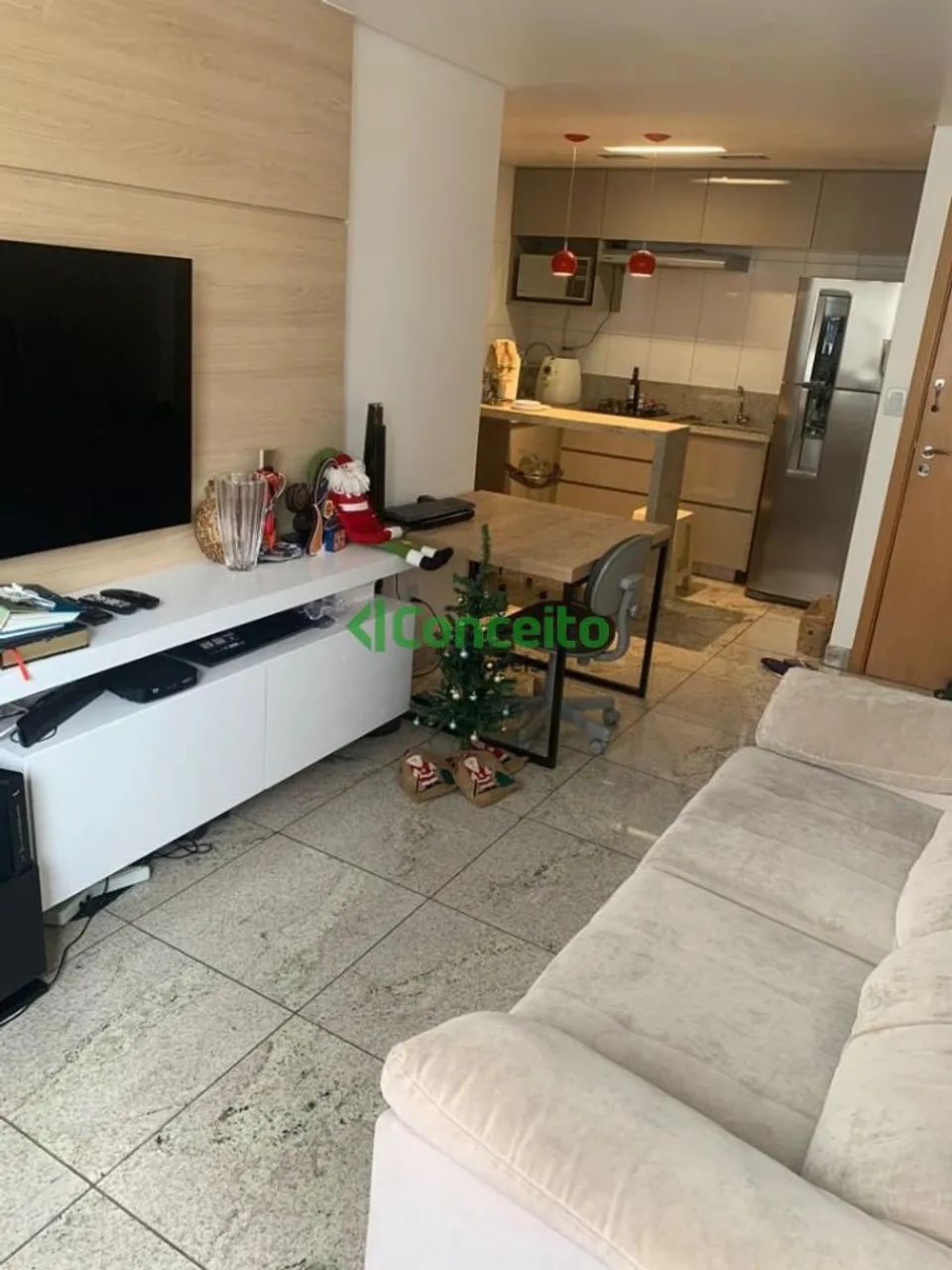ÓTIMO APARTAMENTO, MOBILIADO COM ARMÁRIOS, GELADEIRA, MICROONDAS, COIFA E MESA. - Foto 3