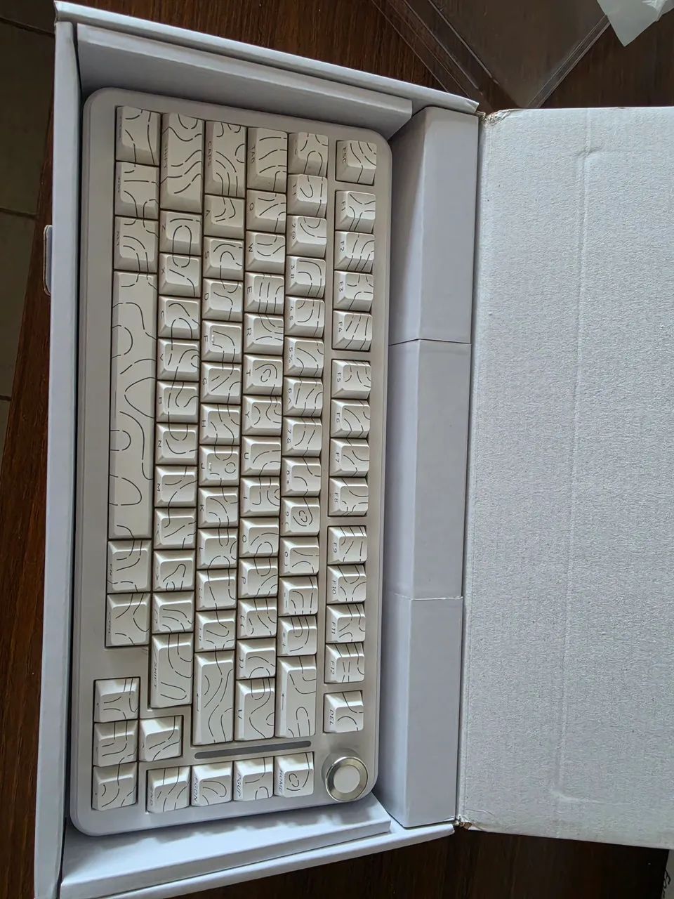 Teclado Mecânico FreeWolf F75 Branco - Sem Fio, Bluetooth e RGB - Foto 3