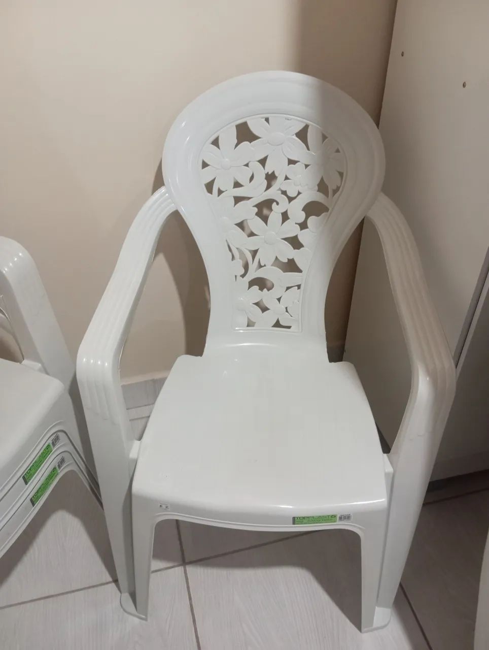 Conjunto de mesa com cadeiras Novas - Foto 4