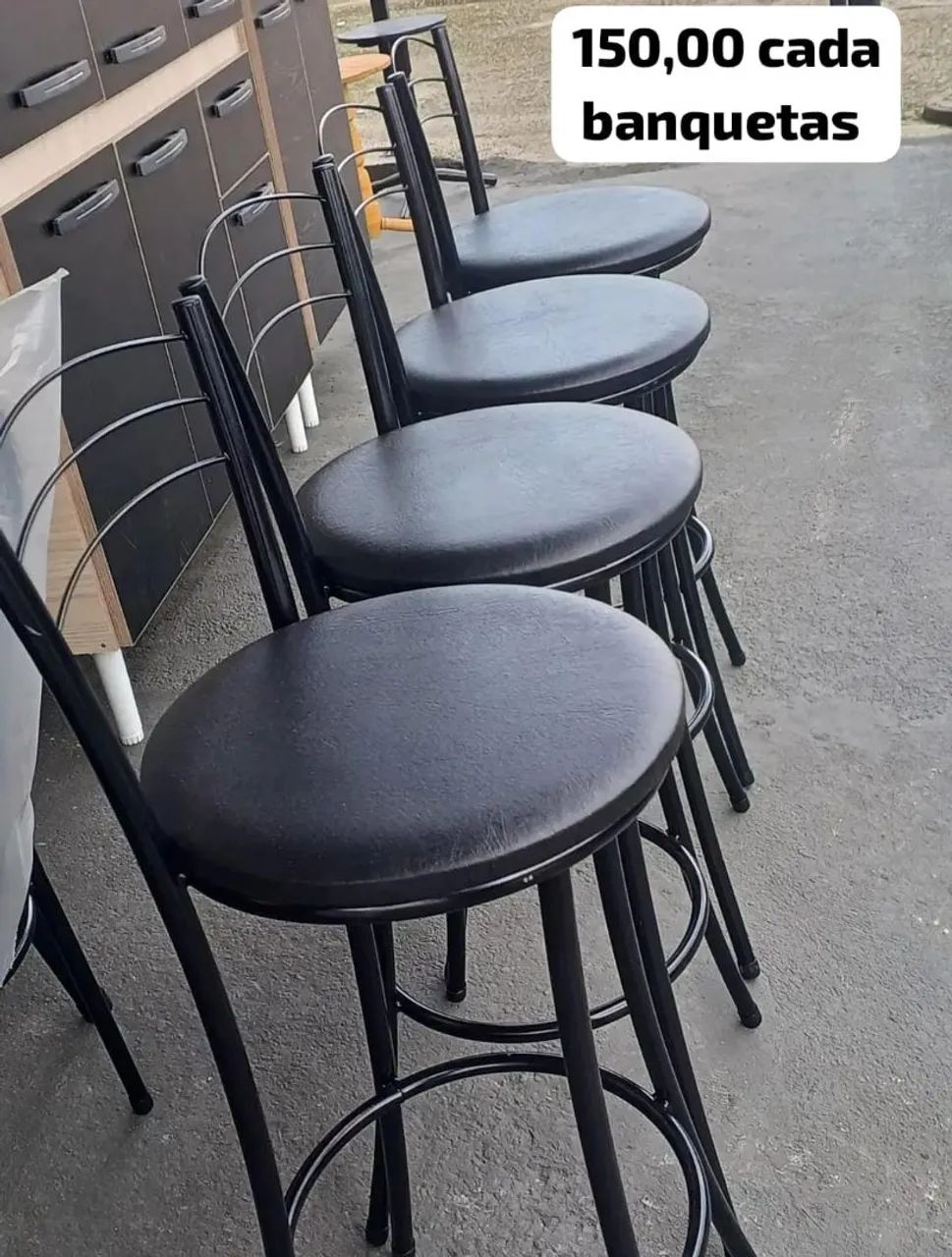 Banquetas VALOR de cada uma.