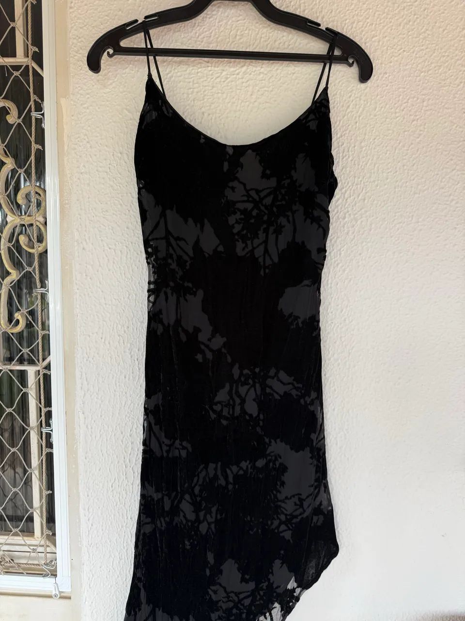 Vestido Preto em Tule com Veludo Devorê e Alças Finas - Elegante - Foto 3