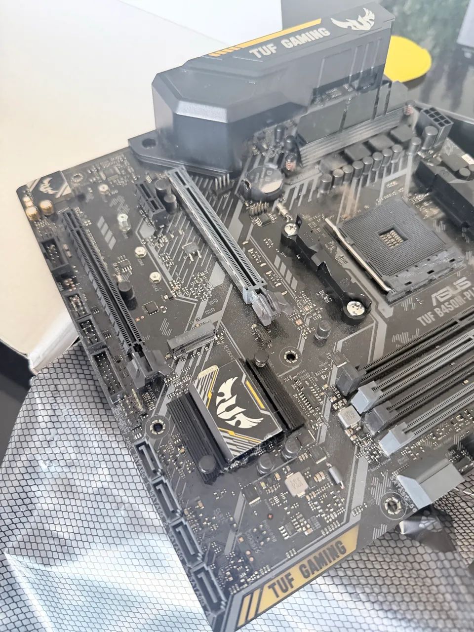 placa-mãe ASUS TUF B450M-PLUS GAMING - Foto 2