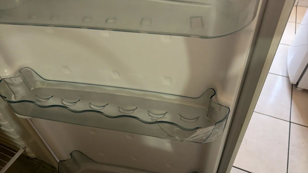 Geladeira semi nova 