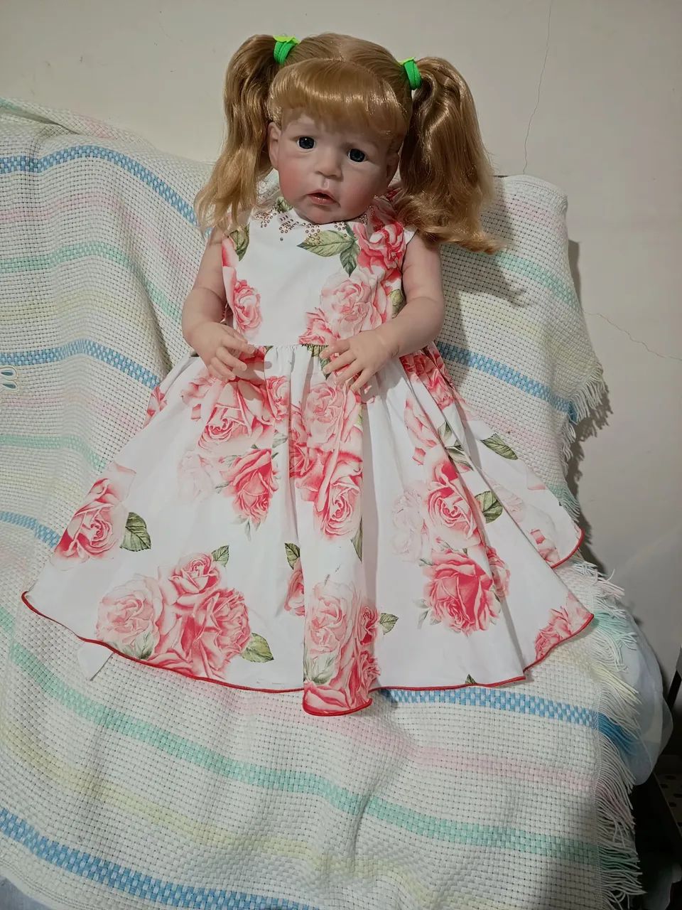 Bebê reborn 60 cm importada kit Sandie  - Foto 4
