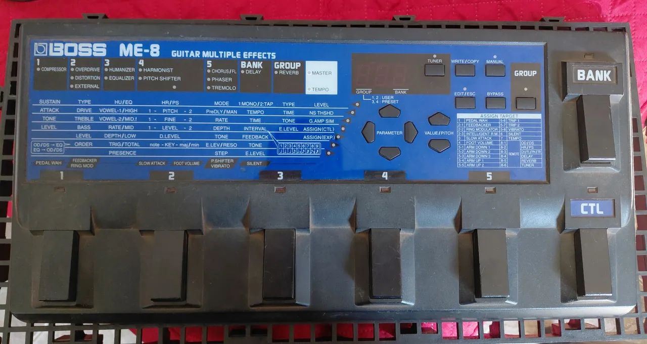 BOSS ME-8 GUITAR MULTIPLE EFFECTS