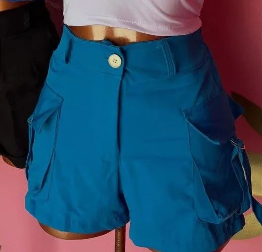 Shortinho tendência bolsos 