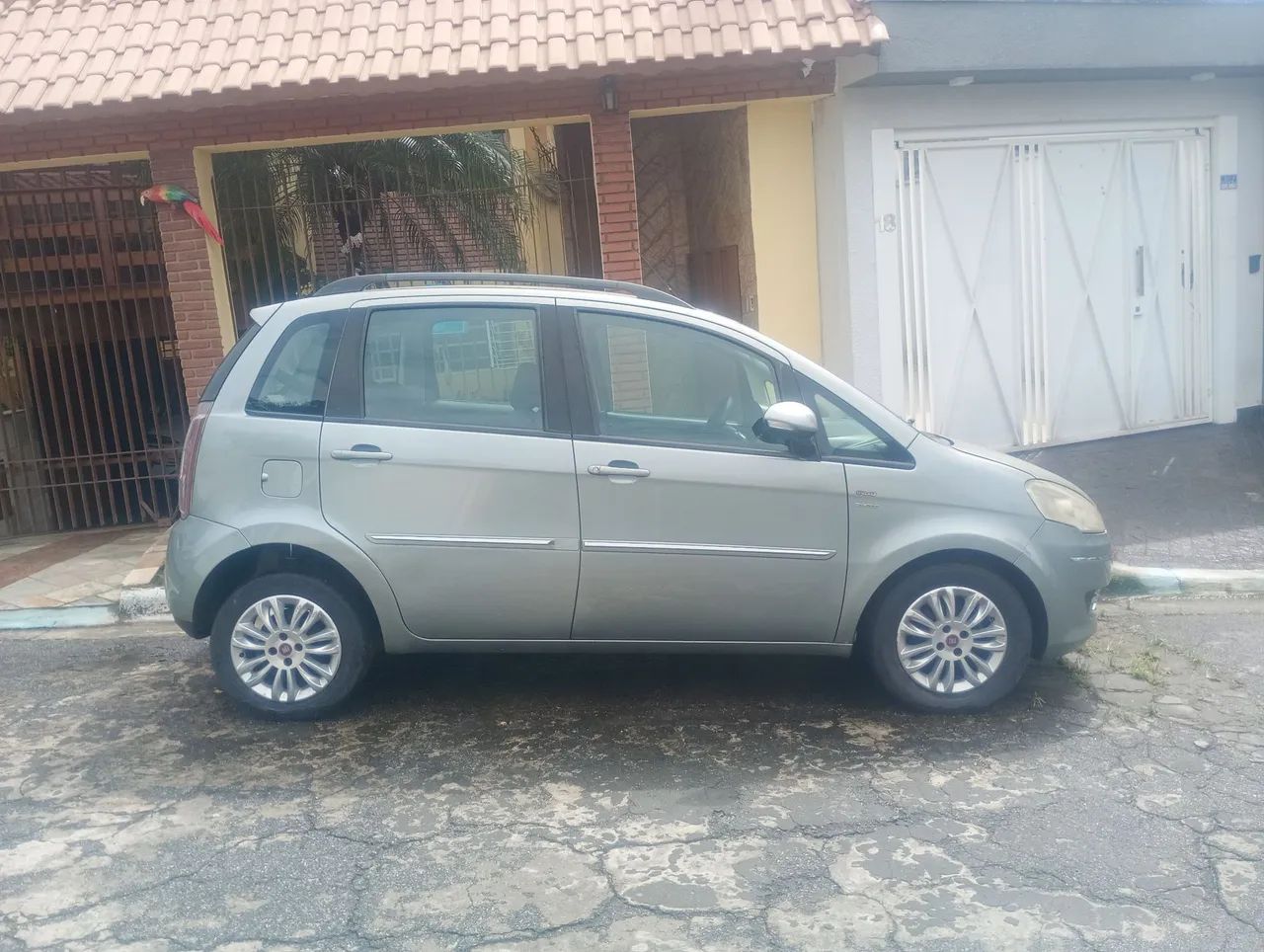 Fiat Idea Essence Dualogic 1.6 Flex 16V 5P 2011 - Foto 2