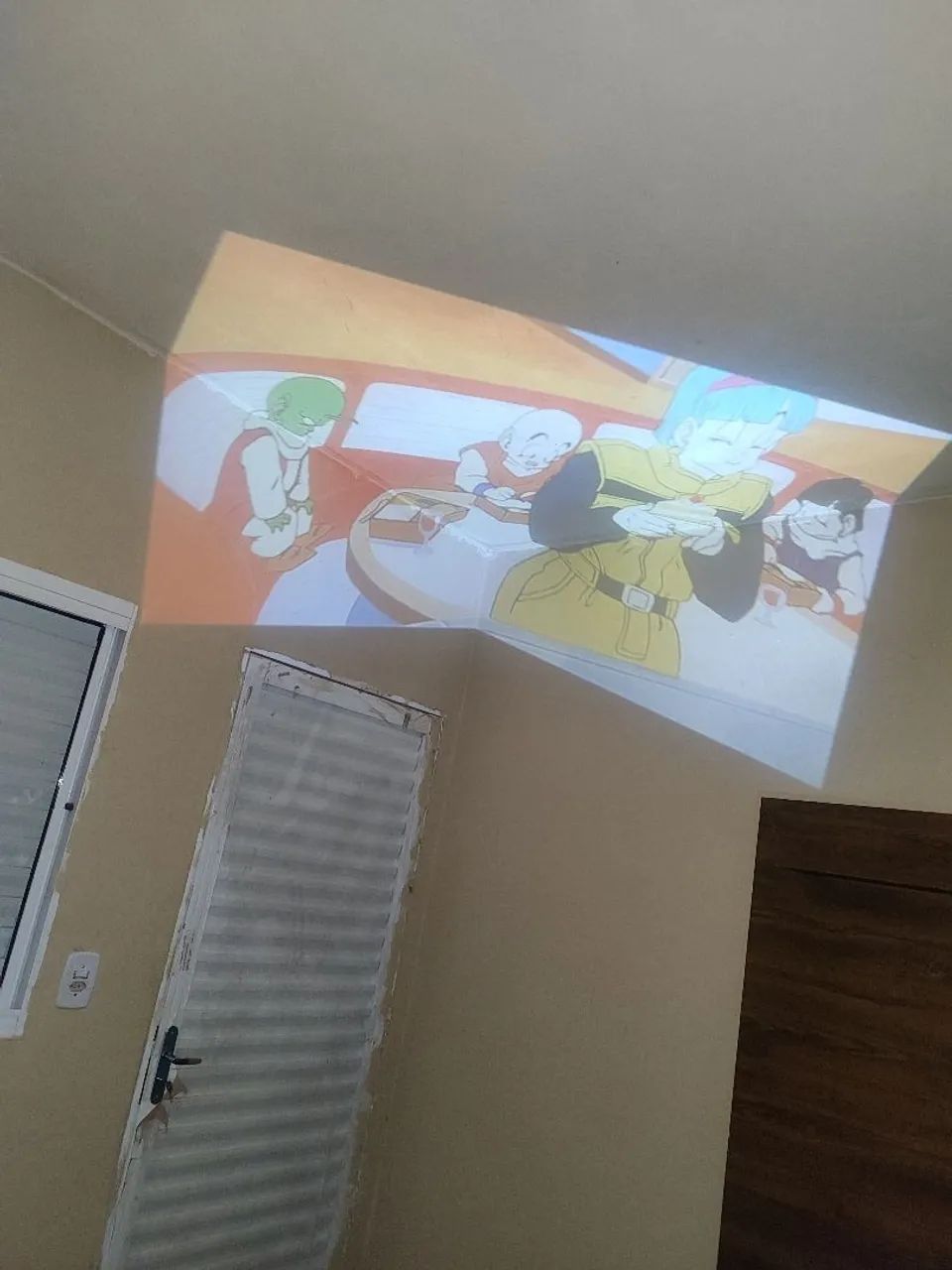 Projetor configurado com 2 mês de conteúdos grátis  - Foto 3