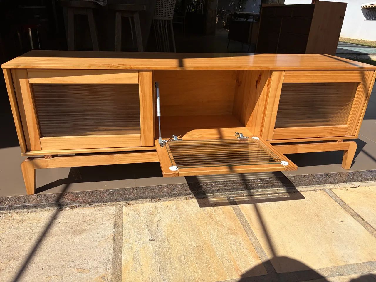 Rack para TV madeira maciça e vidro canelado - Foto 3