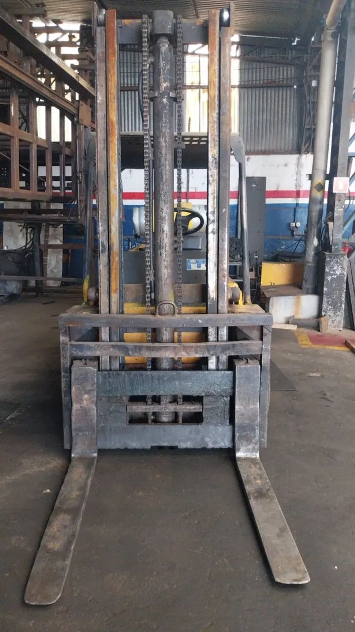 Empilhadeira hyster H70J - 3500 kg - 4,5 mts altura  - Foto 5