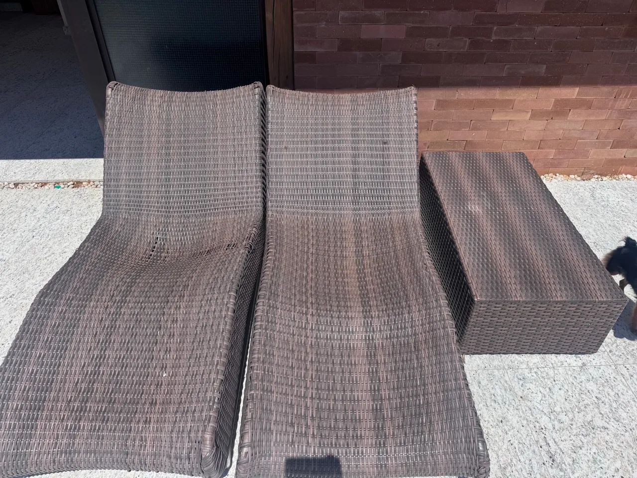 Espreguiçadeira e mesa área externa/piscina - Foto 2