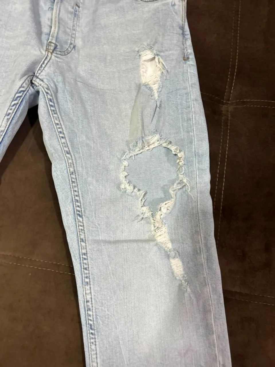 Calça Zara 44 modelo rasgado Jeans - Foto 2