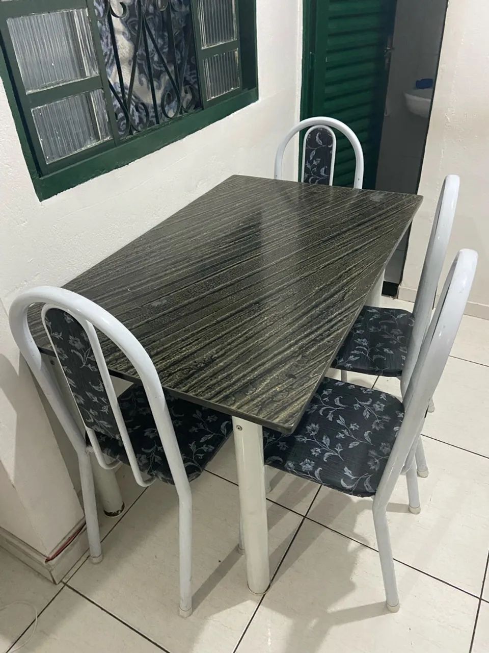 Mesa 4 cadeiras 