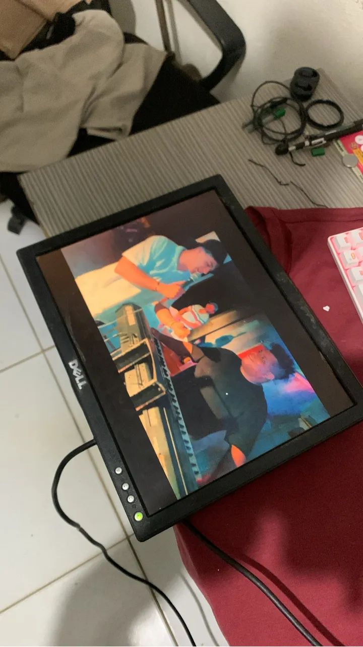 MONITOR DELL sem apoio