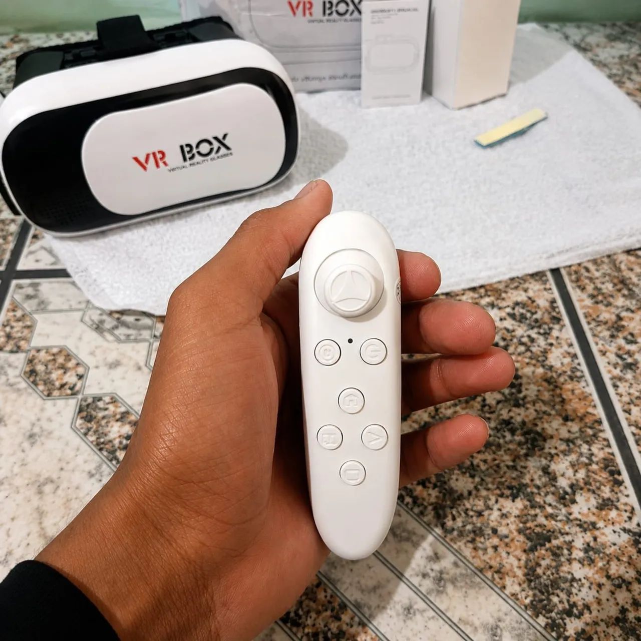 Óculos de Realidade Virtual VR BOX + Controle Bluetooth. - Foto 2