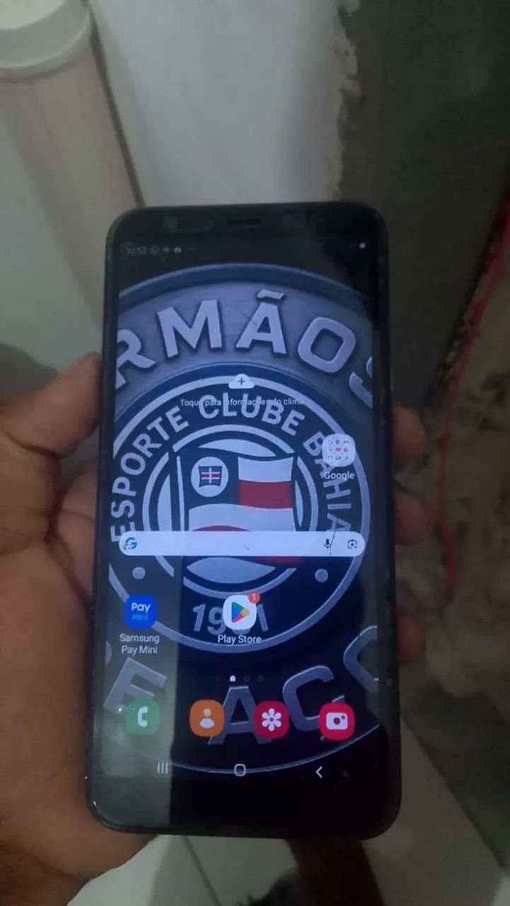 Celular j4