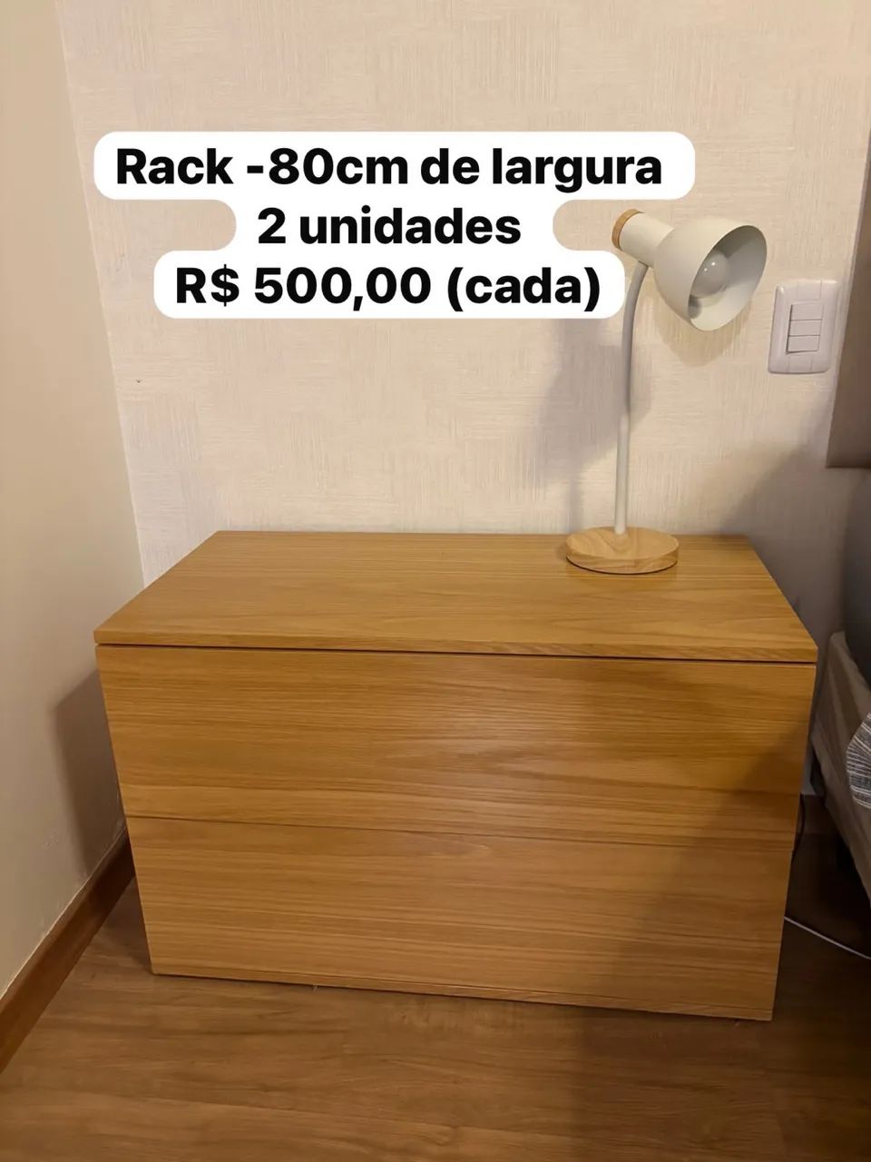 Duas mesas de cama  