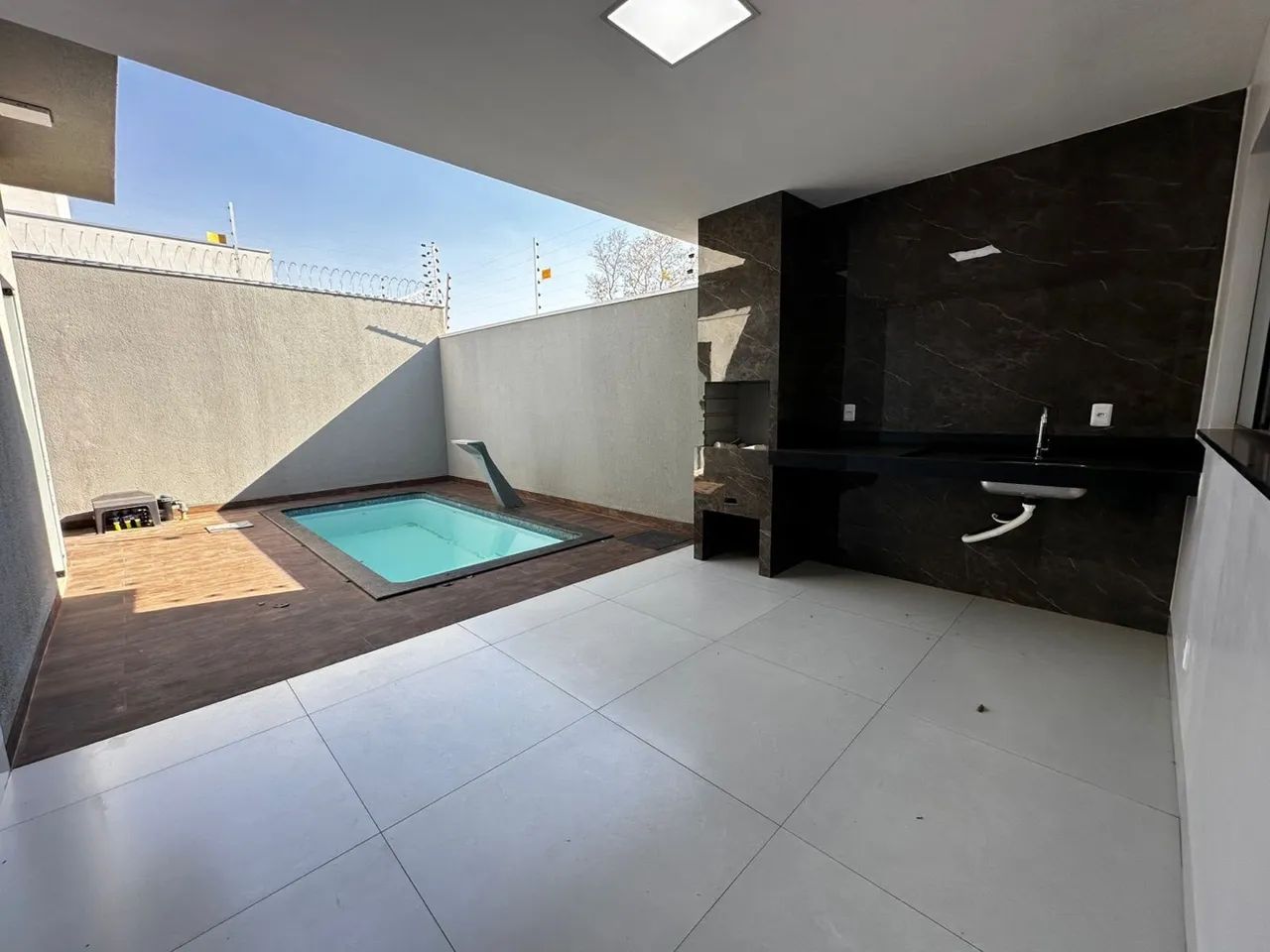 Casa Nova 3Q com Piscina à Venda na 1205 Sul