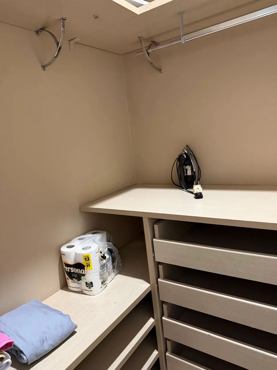 Vendo apt  em Ag Claras de 2 quartos, mobiliada, com armário e beliche - Foto 4