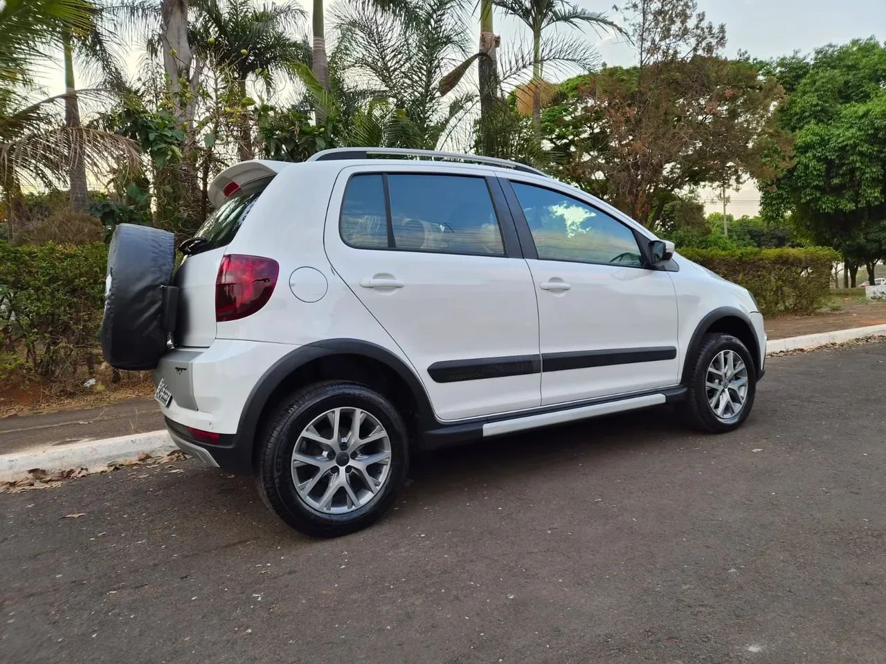 Volkswagen Crossfox CROSSFOX 1.6 Mi Total Flex 8V 5p 2013