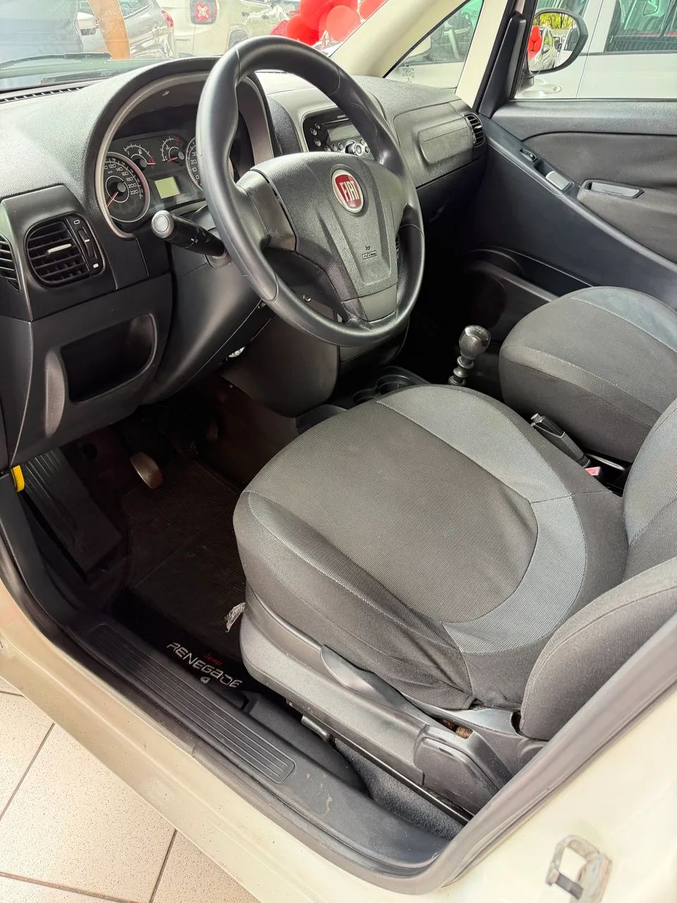 Fiat Idea Attractive 1.4 Fire Flex 8V 5P 2015 - Foto 2