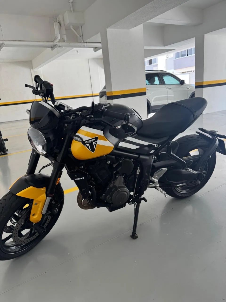 Triumph Trident 660 2025 - Impecável / Baixa KM / Documentação OK - Foto 3