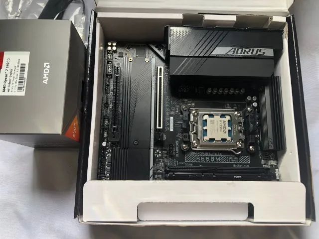 Kit Placa Mãe Gigabyte-B650M AORUS Elite Ryzen 7 8700G 32GB Ram
