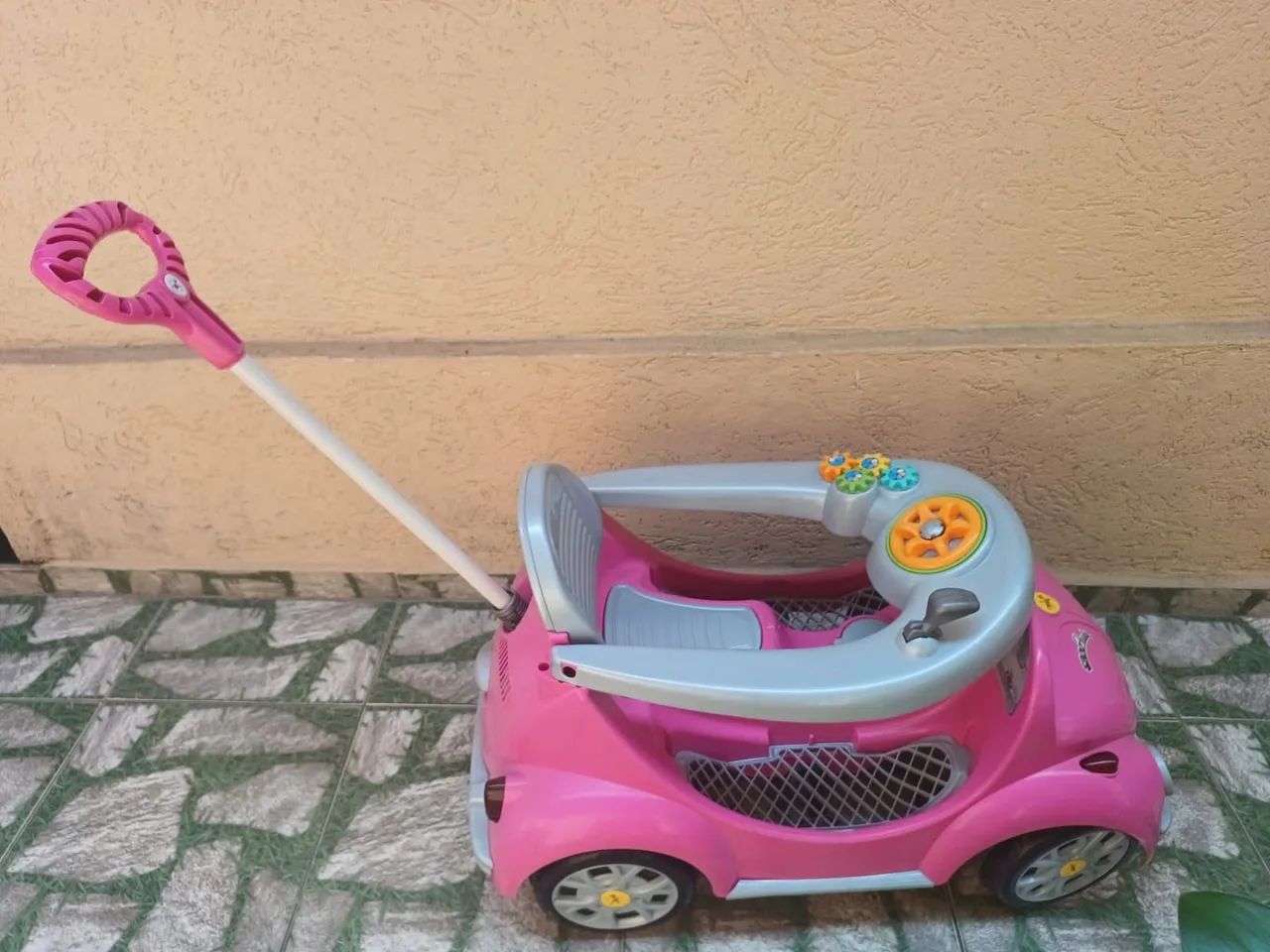 Carrinho de passeio fusca rosa - Foto 5