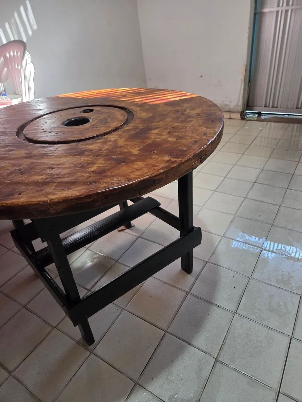 Mesa rústica de madeira 