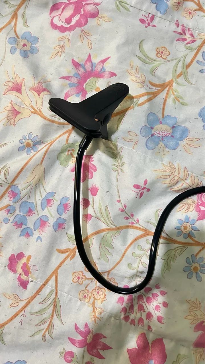 Suporte de celular universal flexível preto nunca usado comprei e não quis  - Foto 2