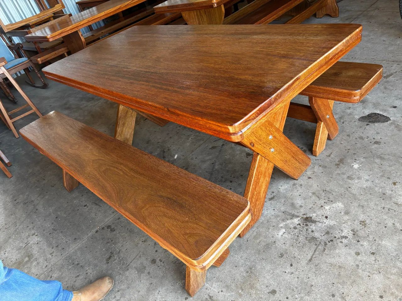 Mesa com 2.20mts com 2 bancos  - Foto 2
