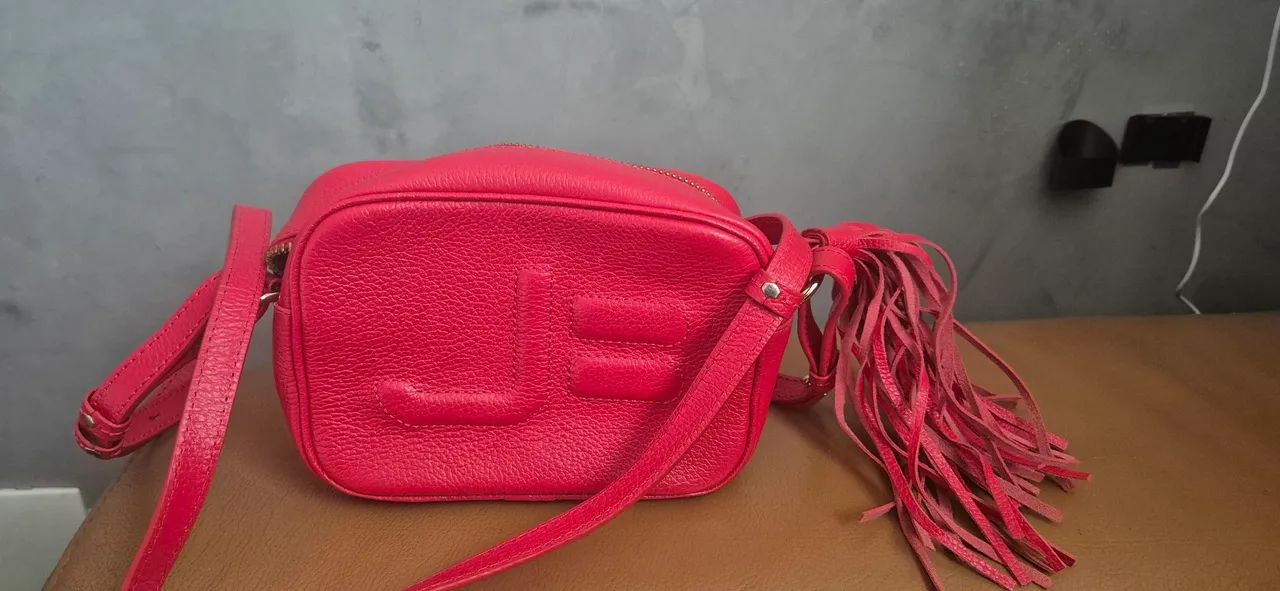 Bolsa pequena de couro vermelha da marca Jorge Bischoff com Barbicacho. - Foto 5