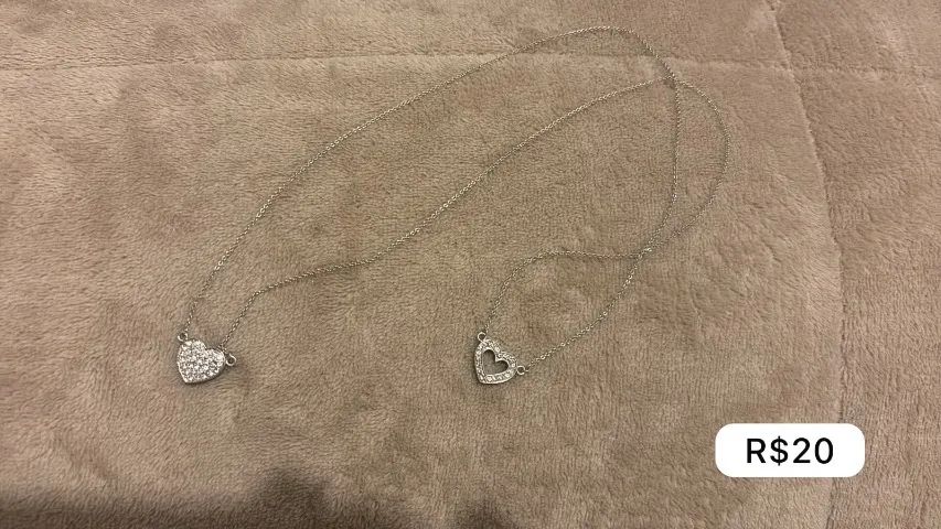 Colar feminino tipo escapulário