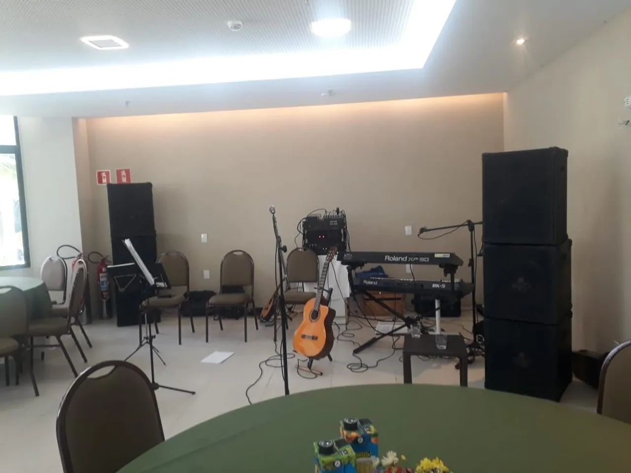 Caixa de som profissional JBL